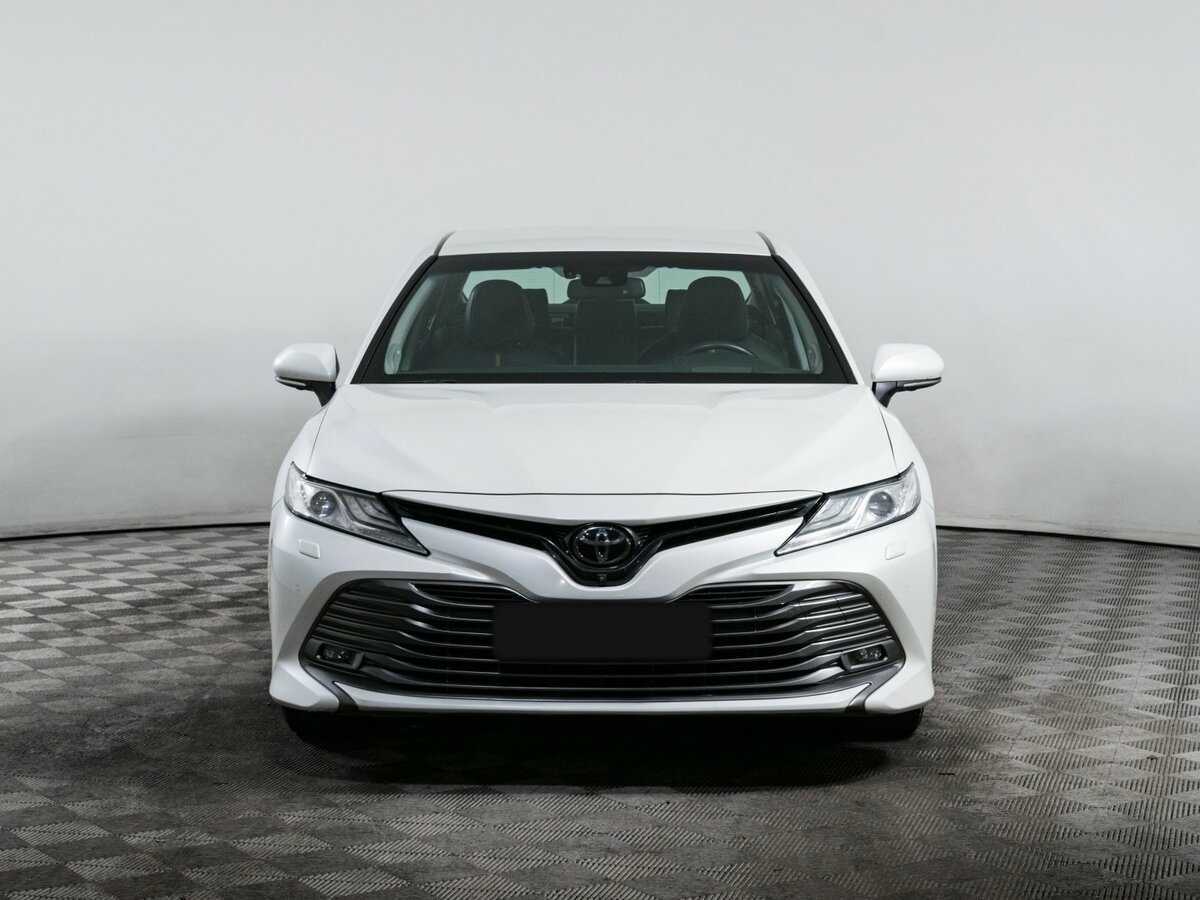 Toyota Camry с пробегом — 2018 год. Фото: #1