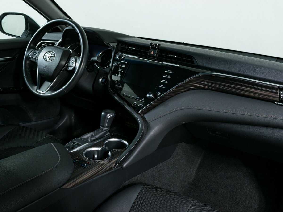 Toyota Camry с пробегом — 2018 год. Фото: #7