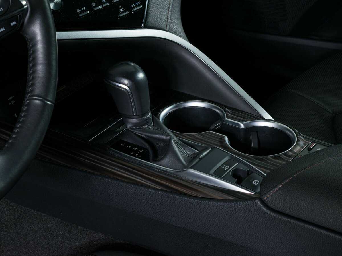 Toyota Camry с пробегом — 2018 год. Фото: #15