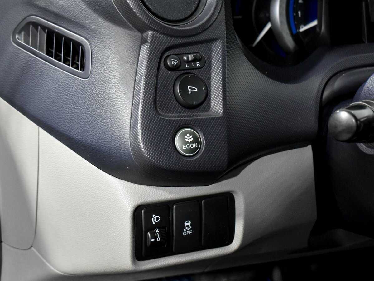 Honda Insight с пробегом — 2010 год. Фото: #9