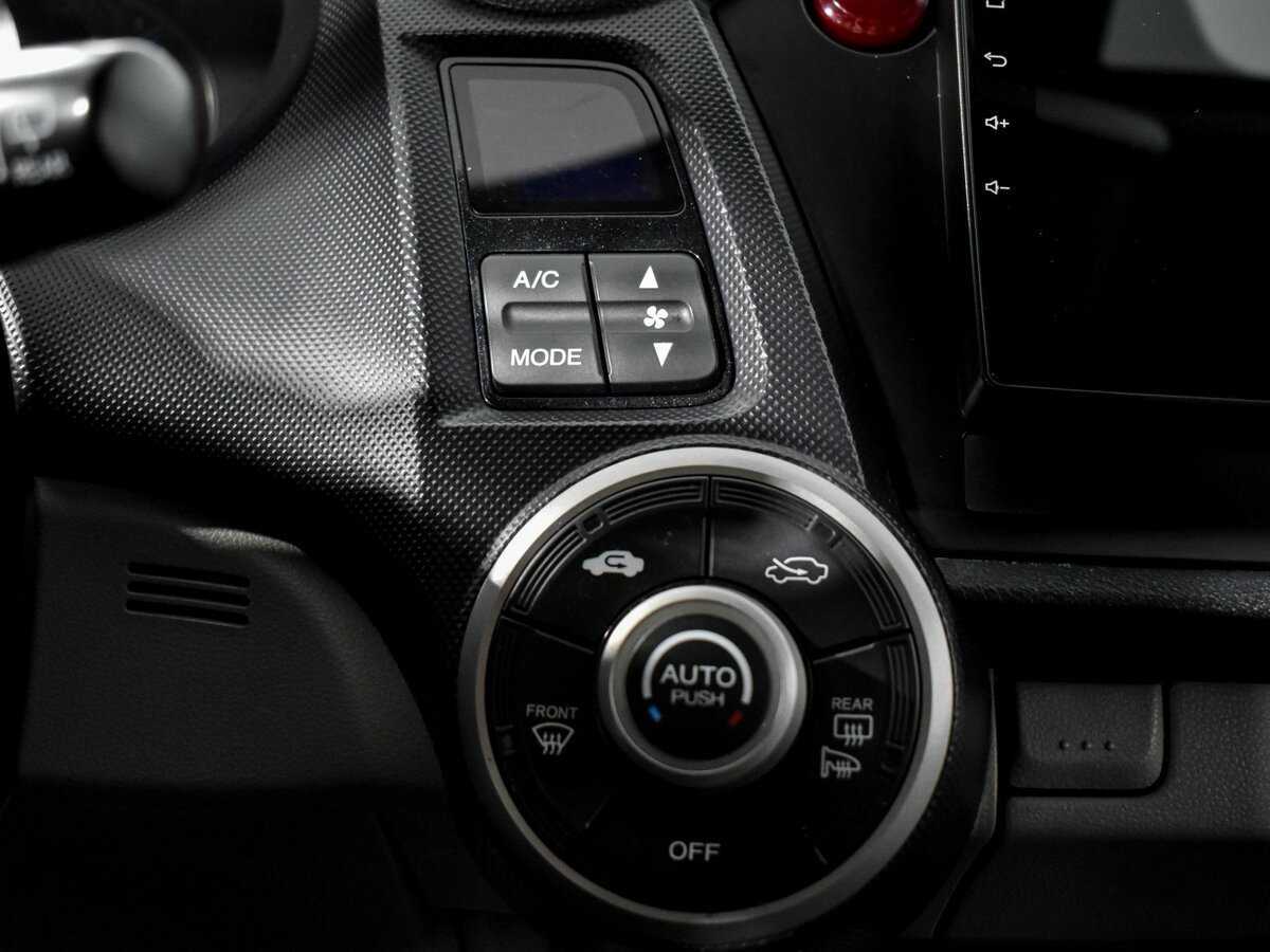 Honda Insight с пробегом — 2010 год. Фото: #10