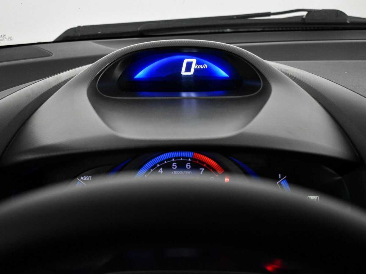 Honda Insight с пробегом — 2010 год. Фото: #16