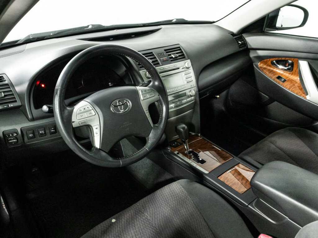 Toyota Camry с пробегом — 2010 год. Фото: #10