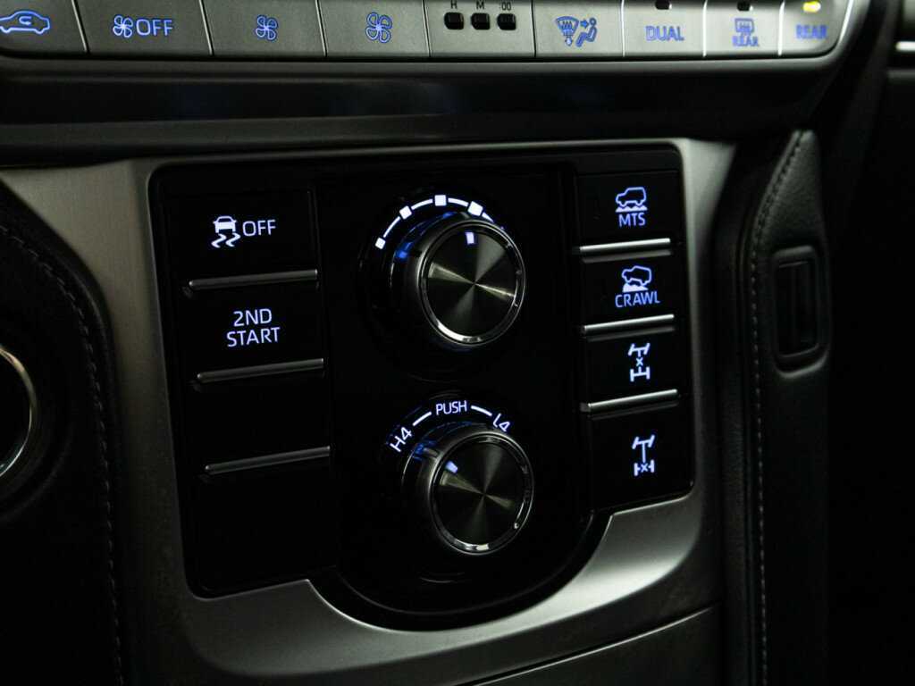 Toyota Land Cruiser Prado с пробегом — 2018 год. Фото: #17