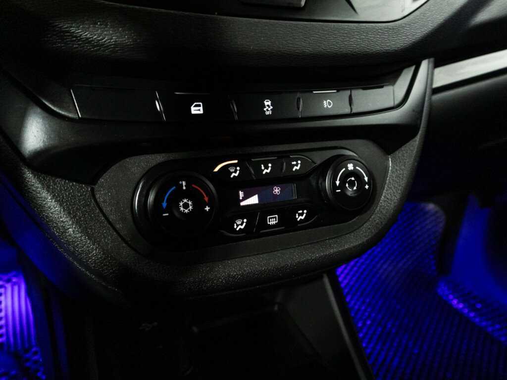 Lada (ВАЗ) Vesta с пробегом — 2019 год. Фото: #14