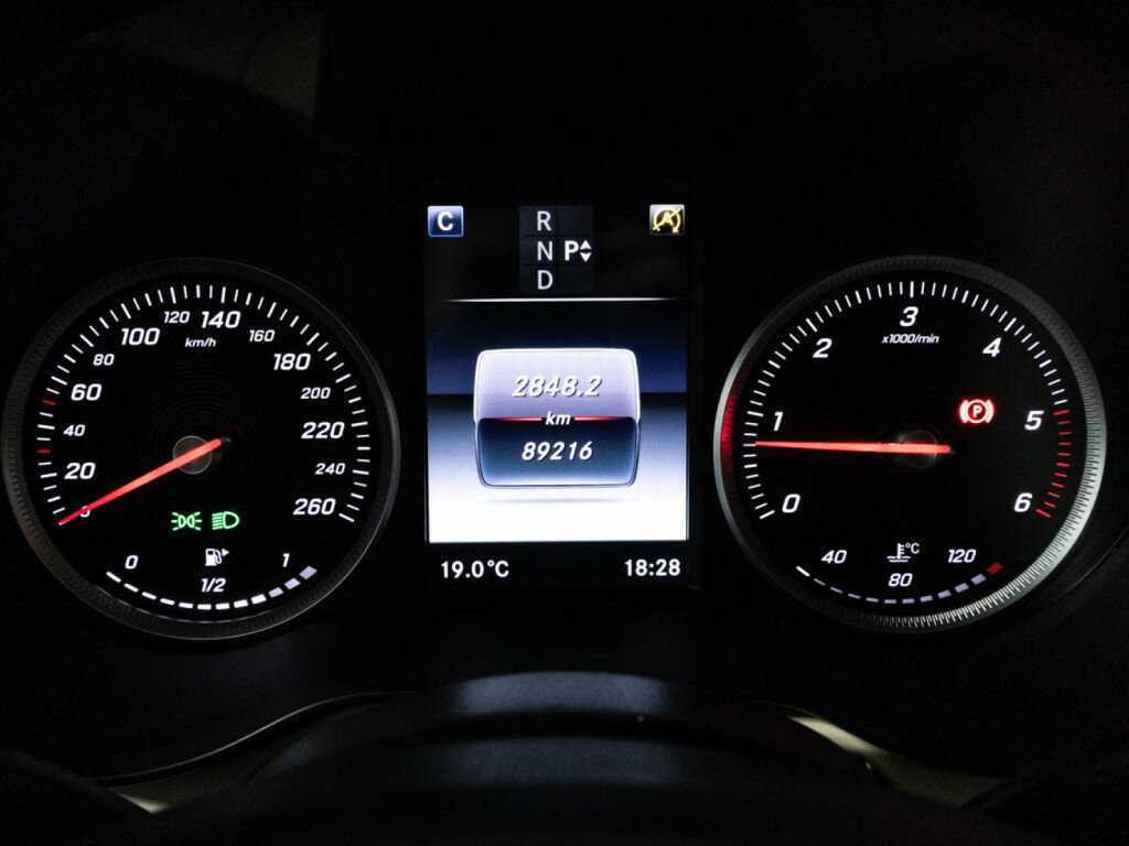 Mercedes-Benz GLC с пробегом — 2017 год. Фото: #11