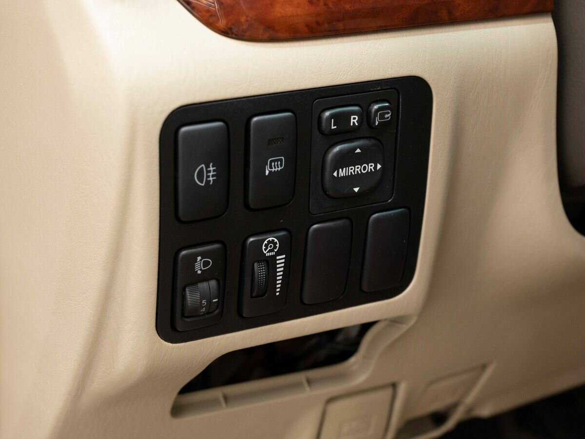 Toyota Land Cruiser Prado с пробегом — 2005 год. Фото: #18