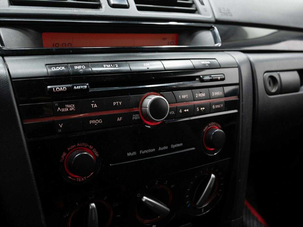 Mazda 3 с пробегом — 2008 год. Фото: #9