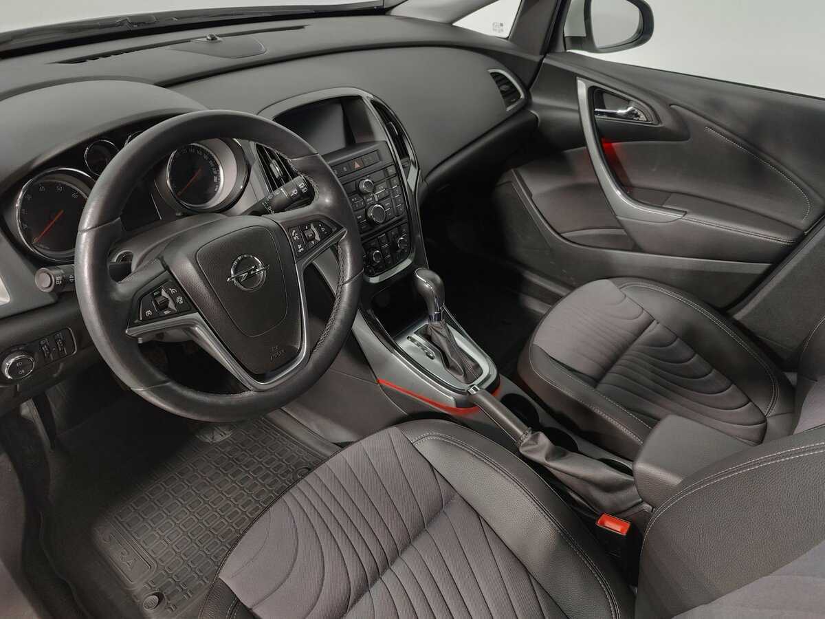 Opel Astra с пробегом — 2014 год. Фото: #8