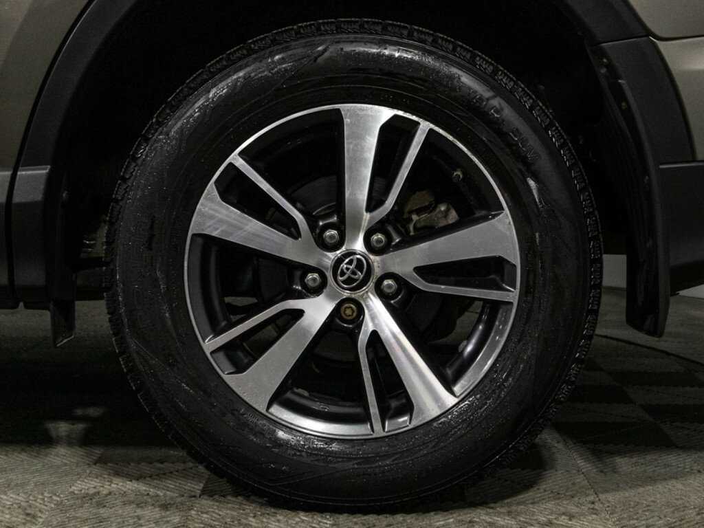 Toyota RAV4 с пробегом — 2015 год. Фото: #19