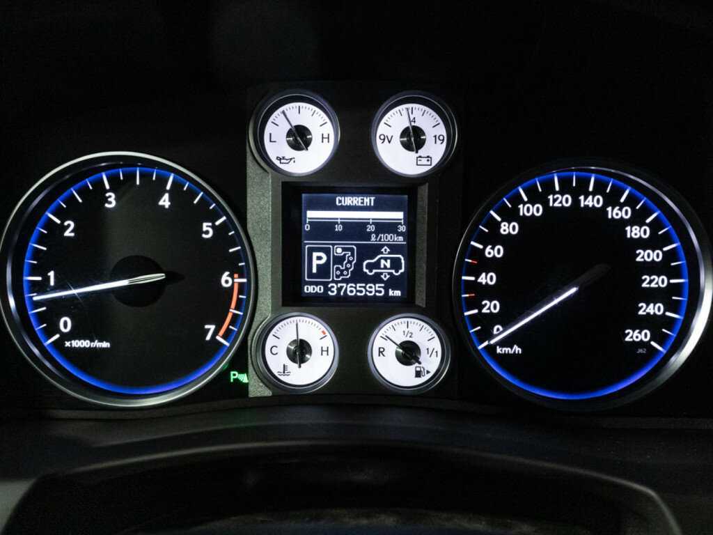 Lexus LX с пробегом — 2011 год. Фото: #9