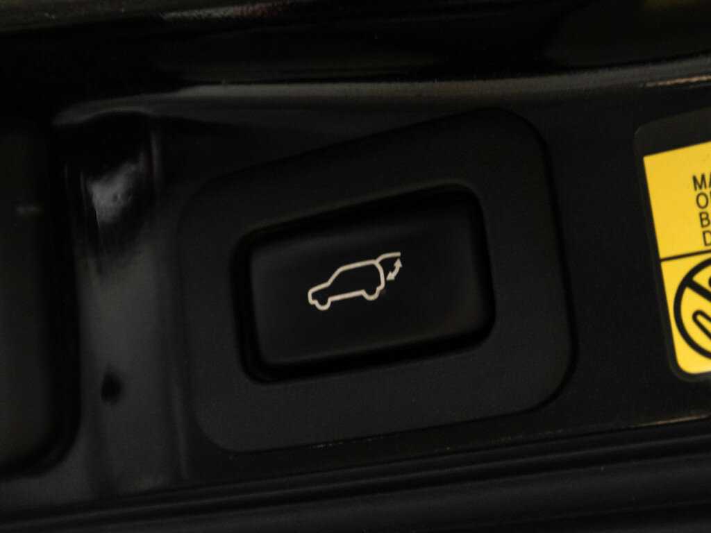 Lexus LX с пробегом — 2011 год. Фото: #12