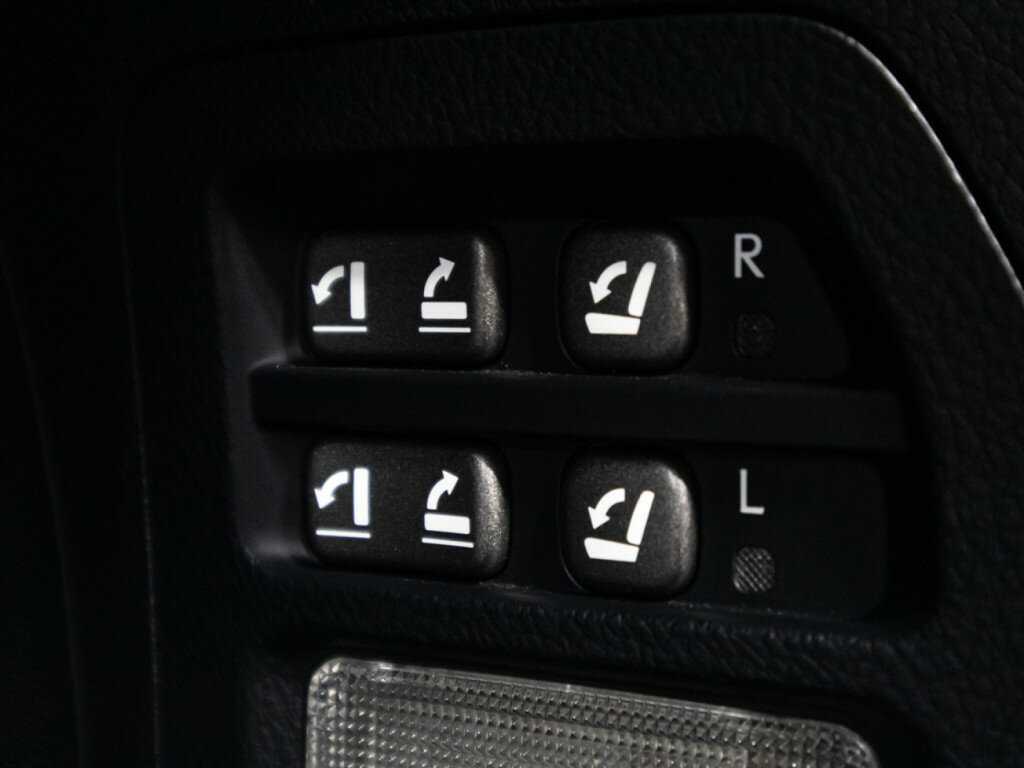 Lexus LX с пробегом — 2011 год. Фото: #13