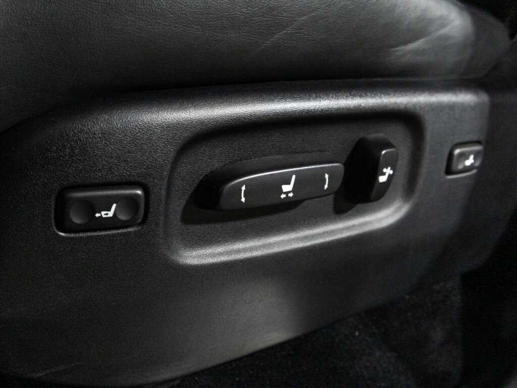 Lexus LX с пробегом — 2011 год. Фото: #15