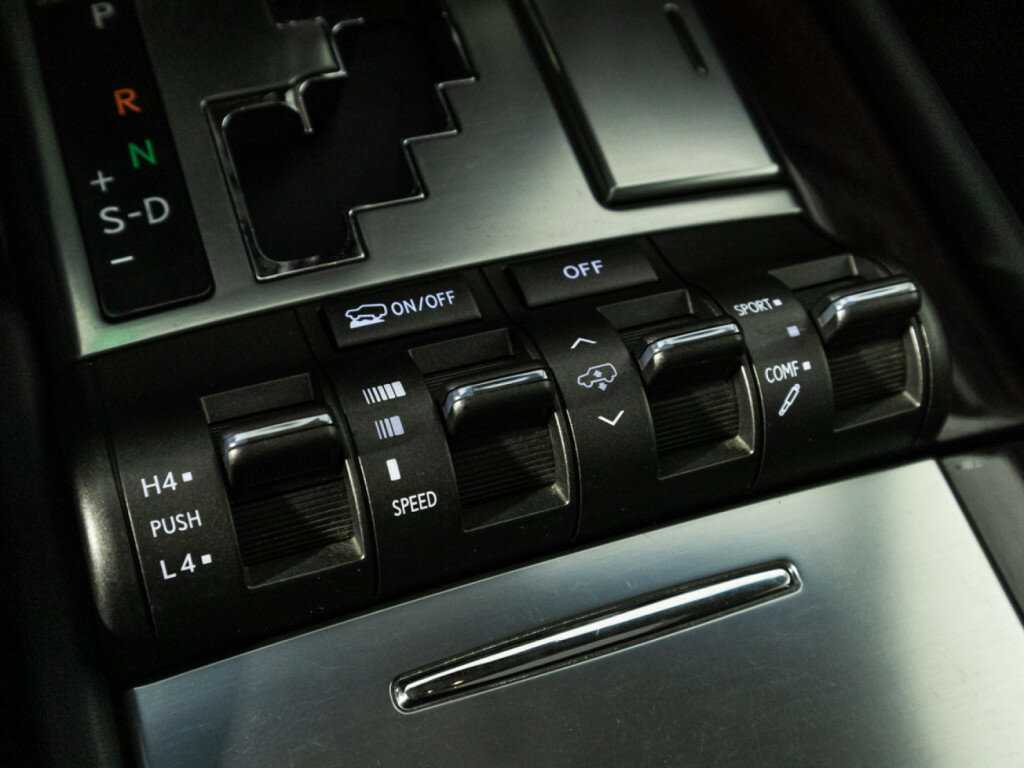 Lexus LX с пробегом — 2011 год. Фото: #23