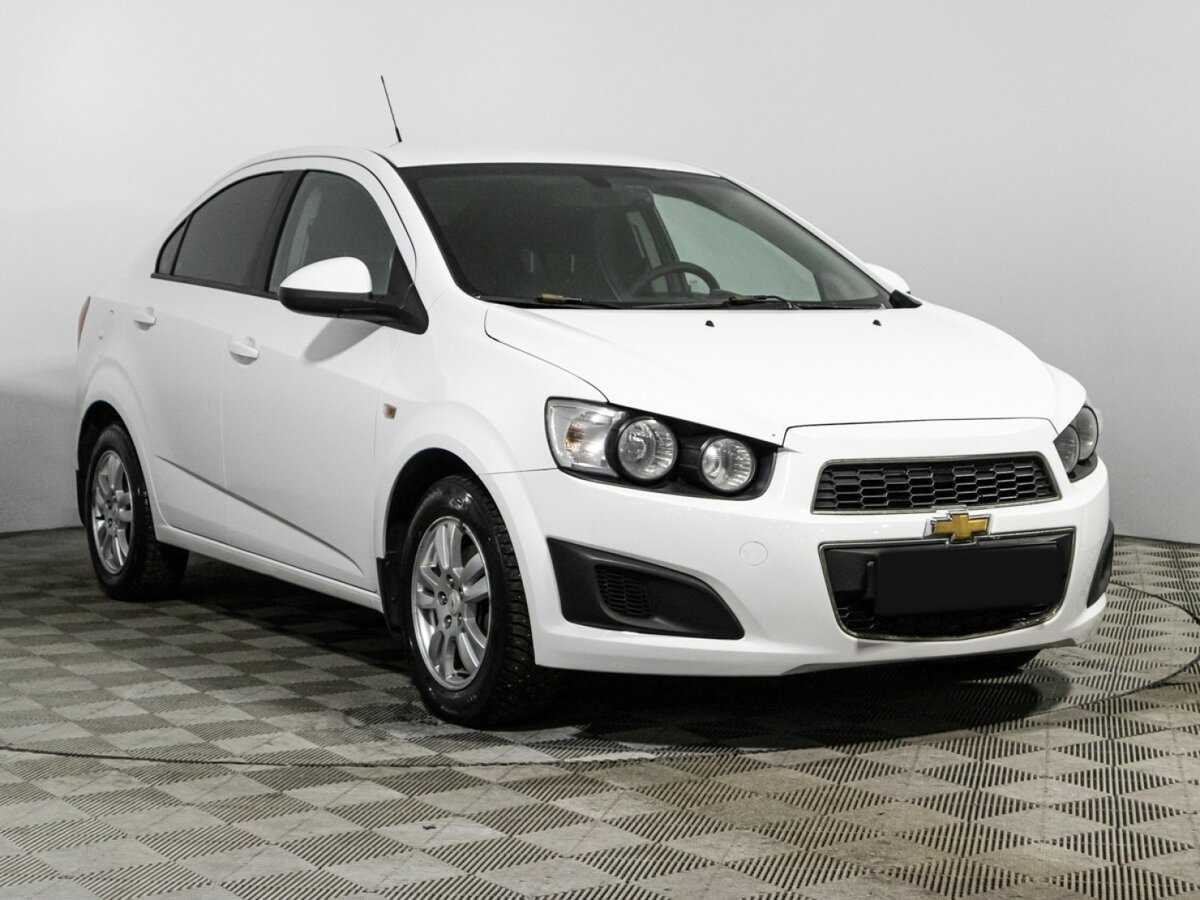 Chevrolet Aveo с пробегом — 2015 год. Фото: #2