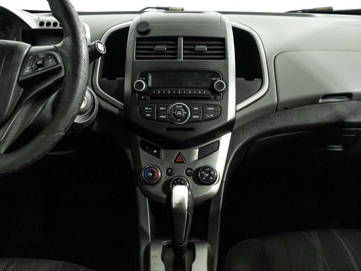 Chevrolet Aveo с пробегом — 2015 год. Фото: #13