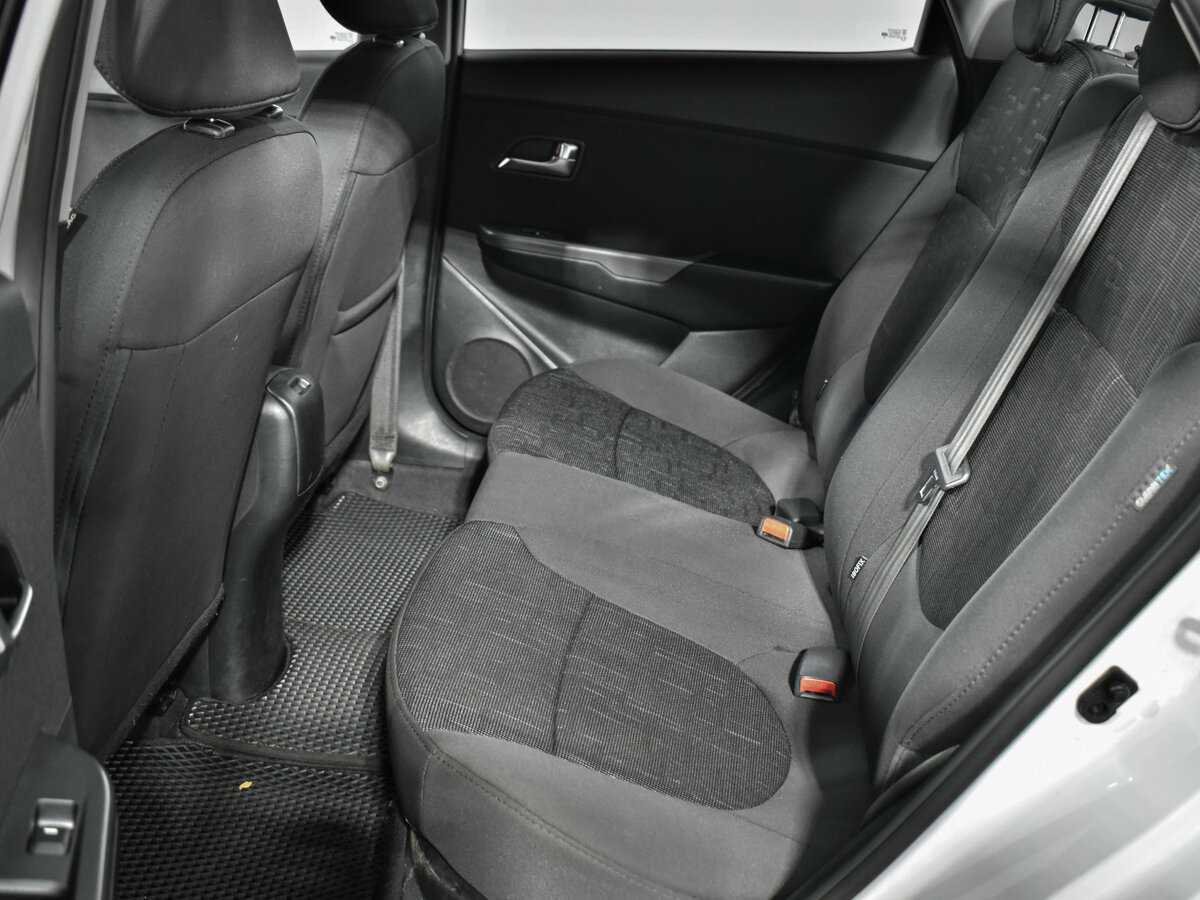 Kia Rio с пробегом — 2015 год. Фото: #9