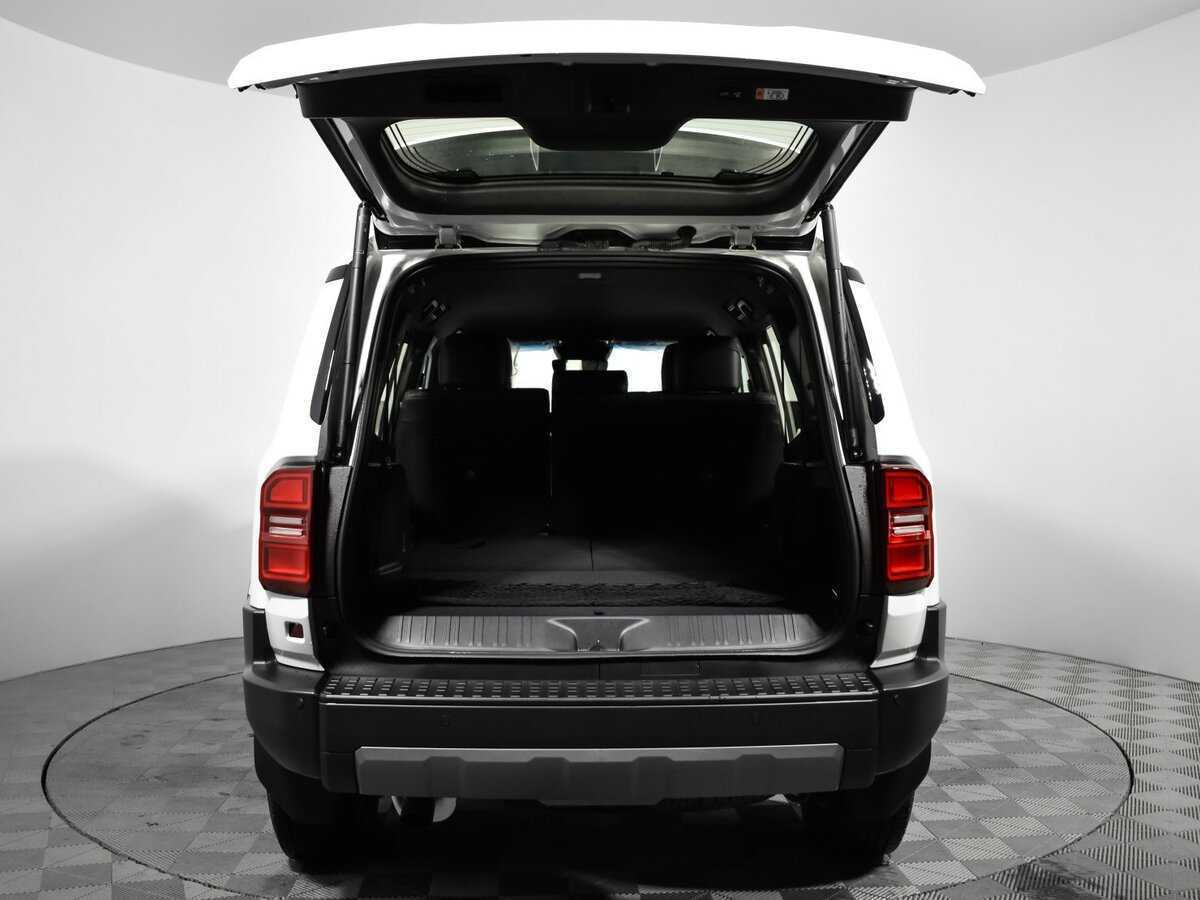 Toyota Land Cruiser Prado с пробегом — 2024 год. Фото: #17