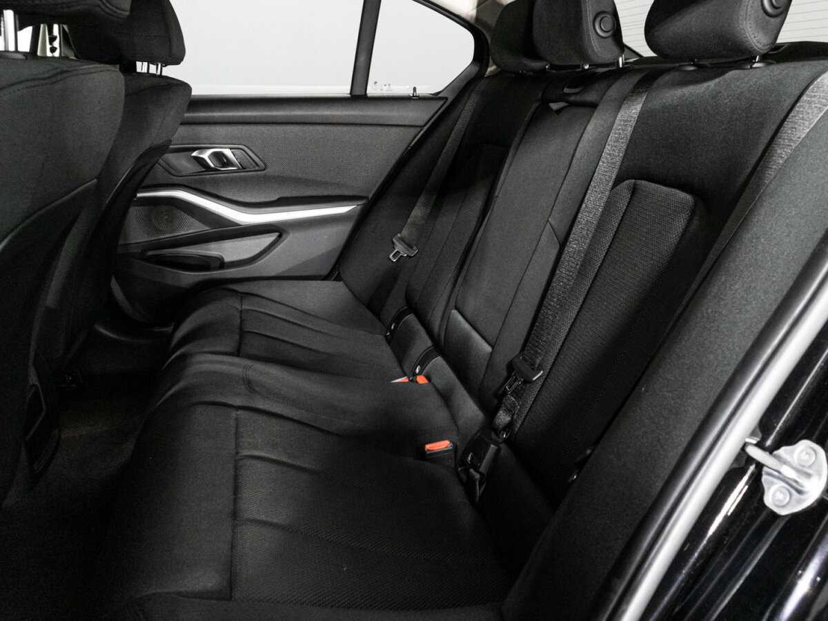 BMW 3 серии с пробегом — 2019 год. Фото: #9