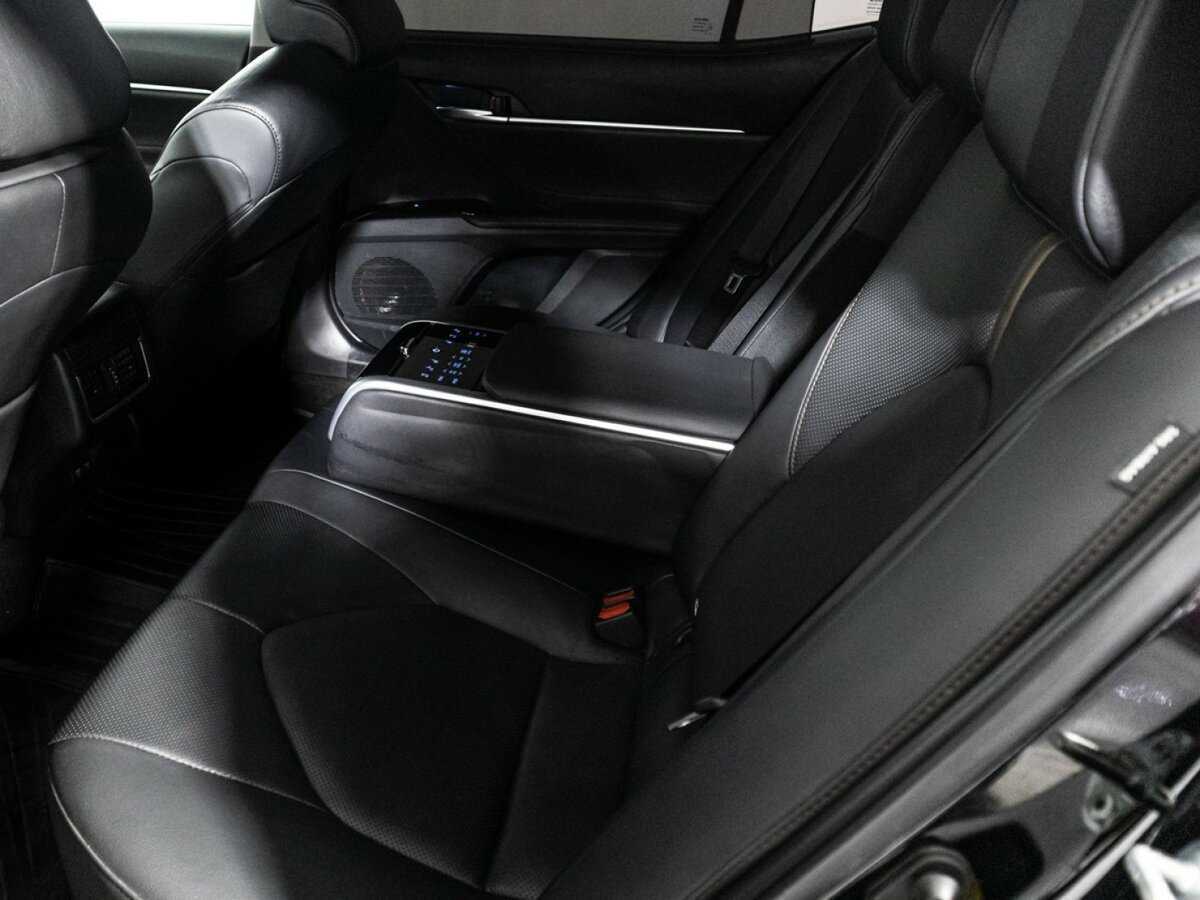 Toyota Camry с пробегом — 2019 год. Фото: #25