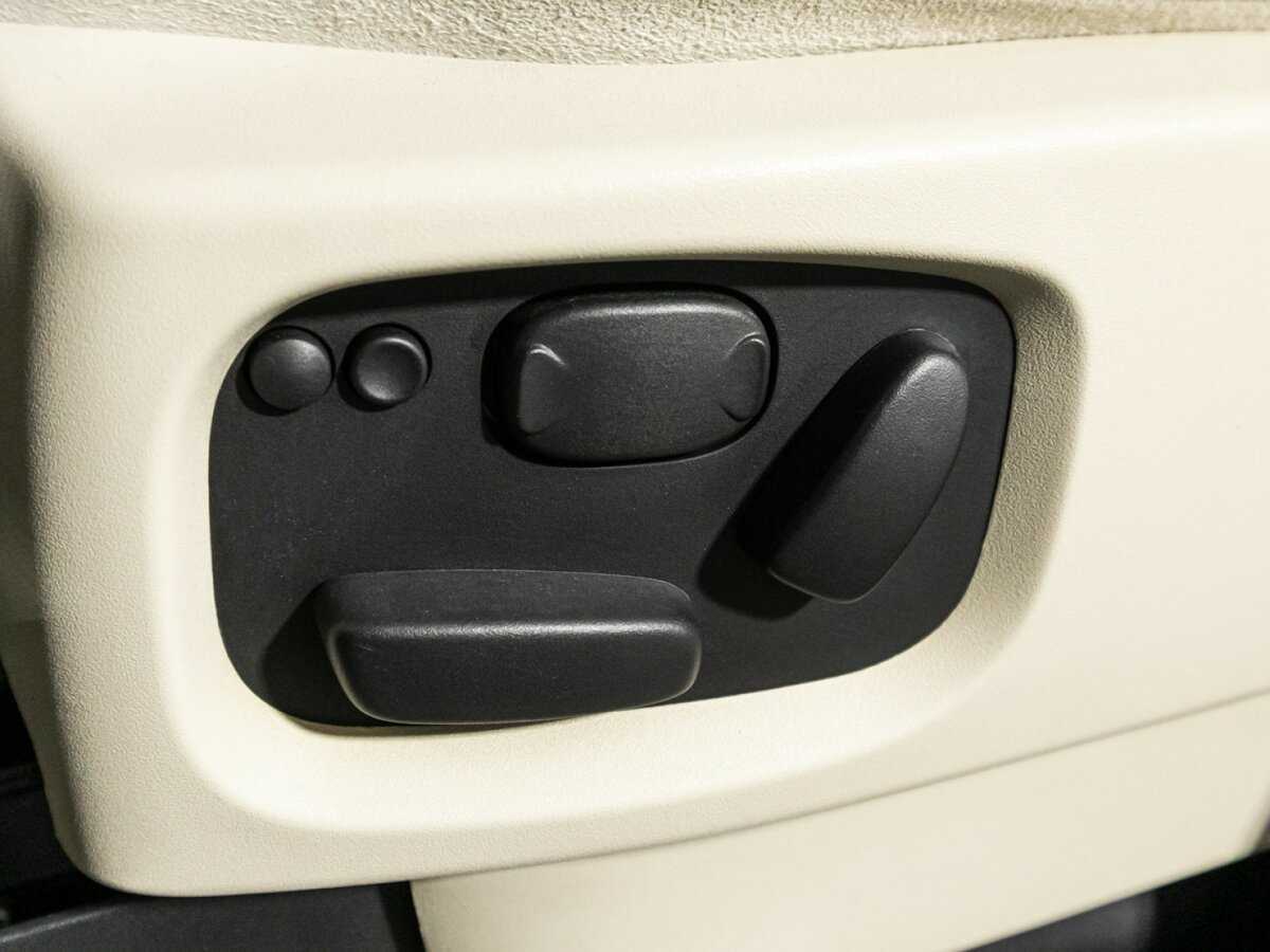 Land Rover Range Rover Sport с пробегом — 2011 год. Фото: #13