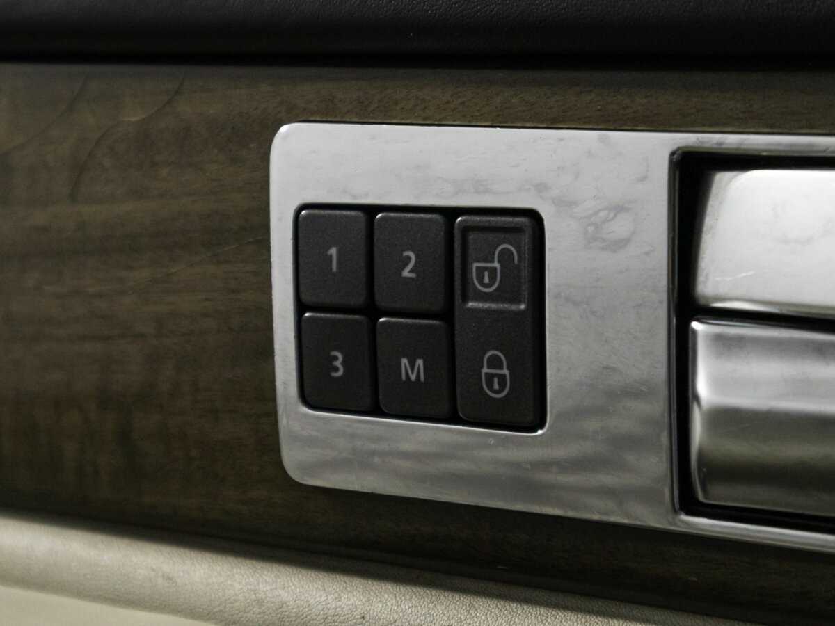 Land Rover Range Rover Sport с пробегом — 2011 год. Фото: #14