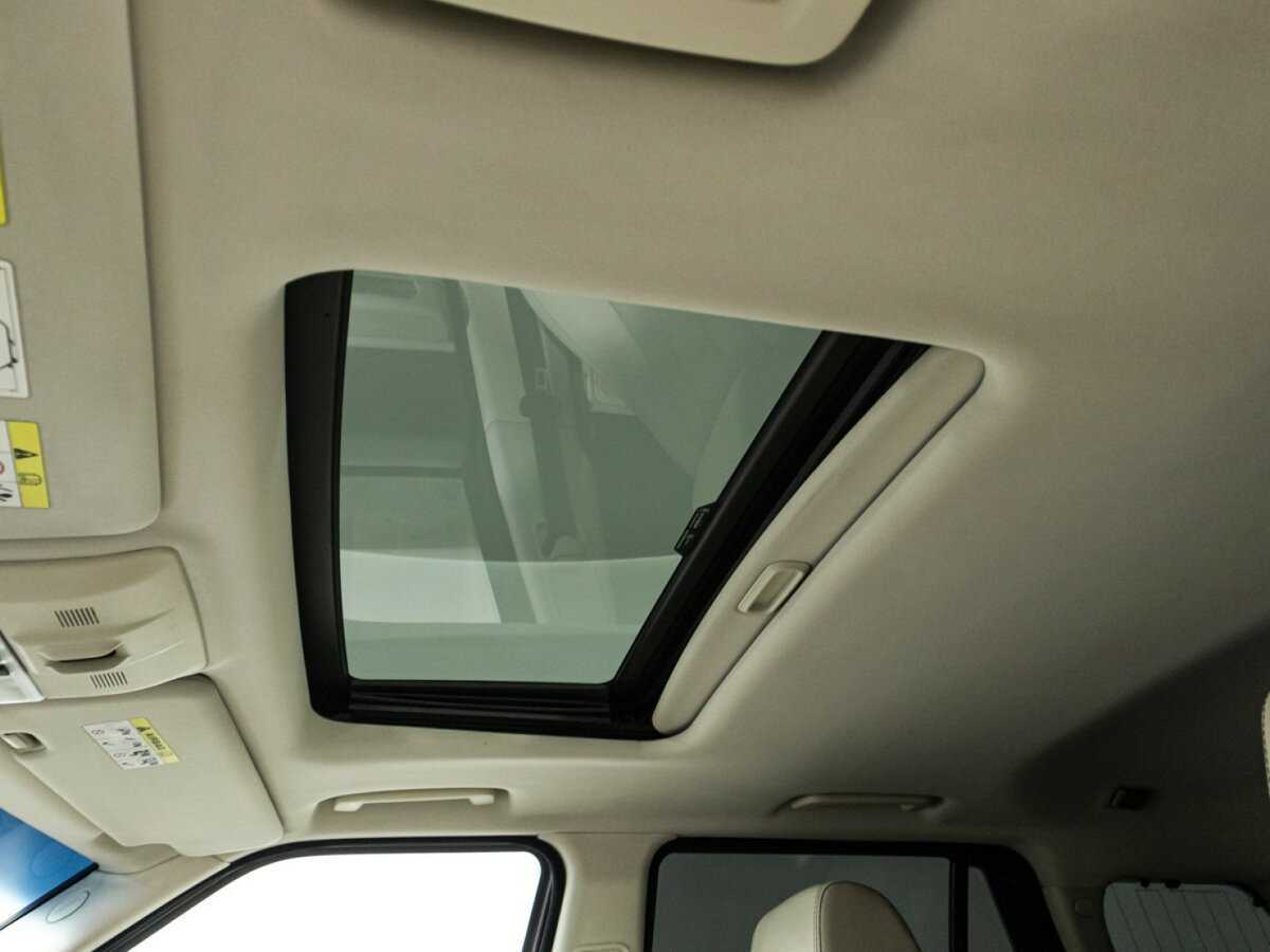 Land Rover Range Rover Sport с пробегом — 2011 год. Фото: #16