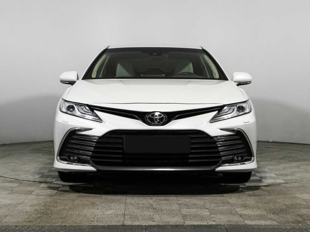 Toyota Camry с пробегом — 2021 год. Фото: #1