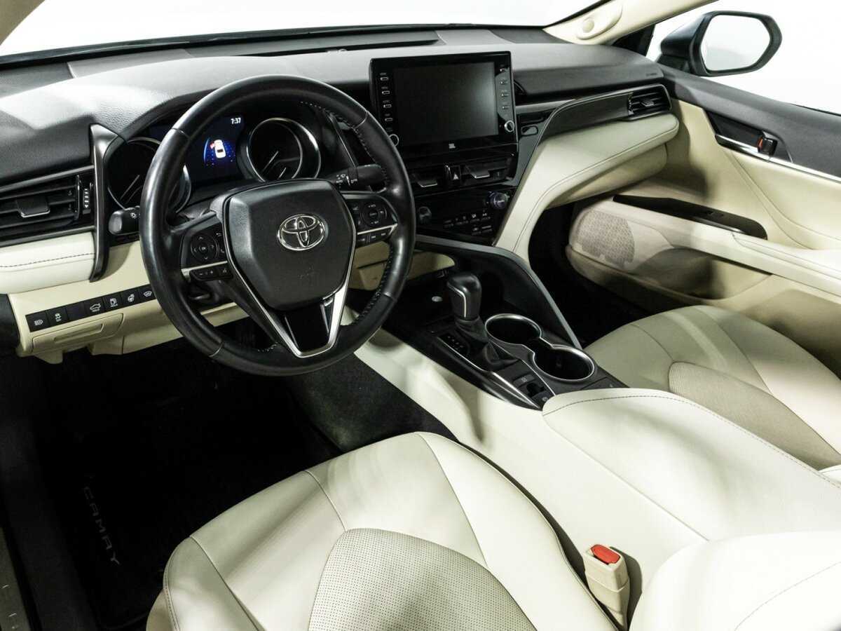 Toyota Camry с пробегом — 2021 год. Фото: #9