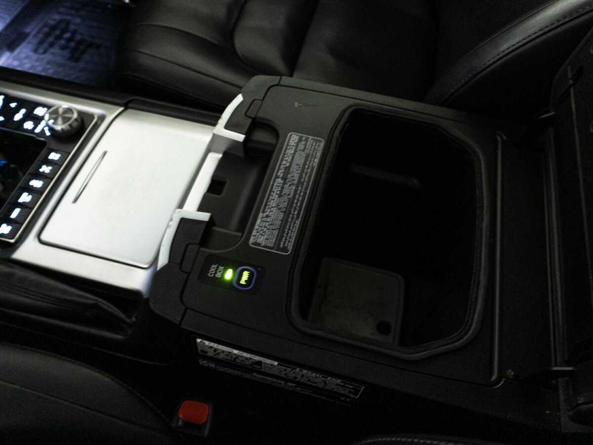 Toyota Land Cruiser с пробегом — 2016 год. Фото: #24