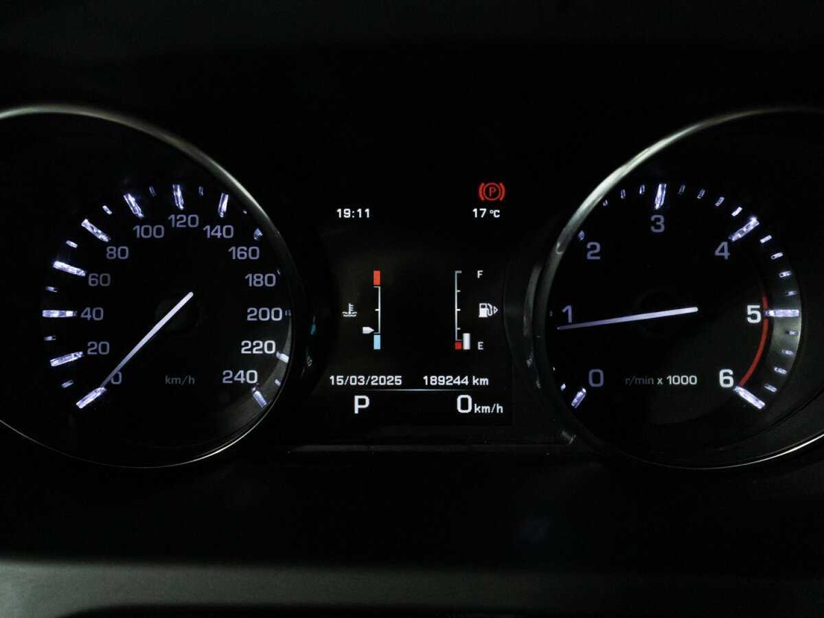 Land Rover Discovery Sport с пробегом — 2015 год. Фото: #11