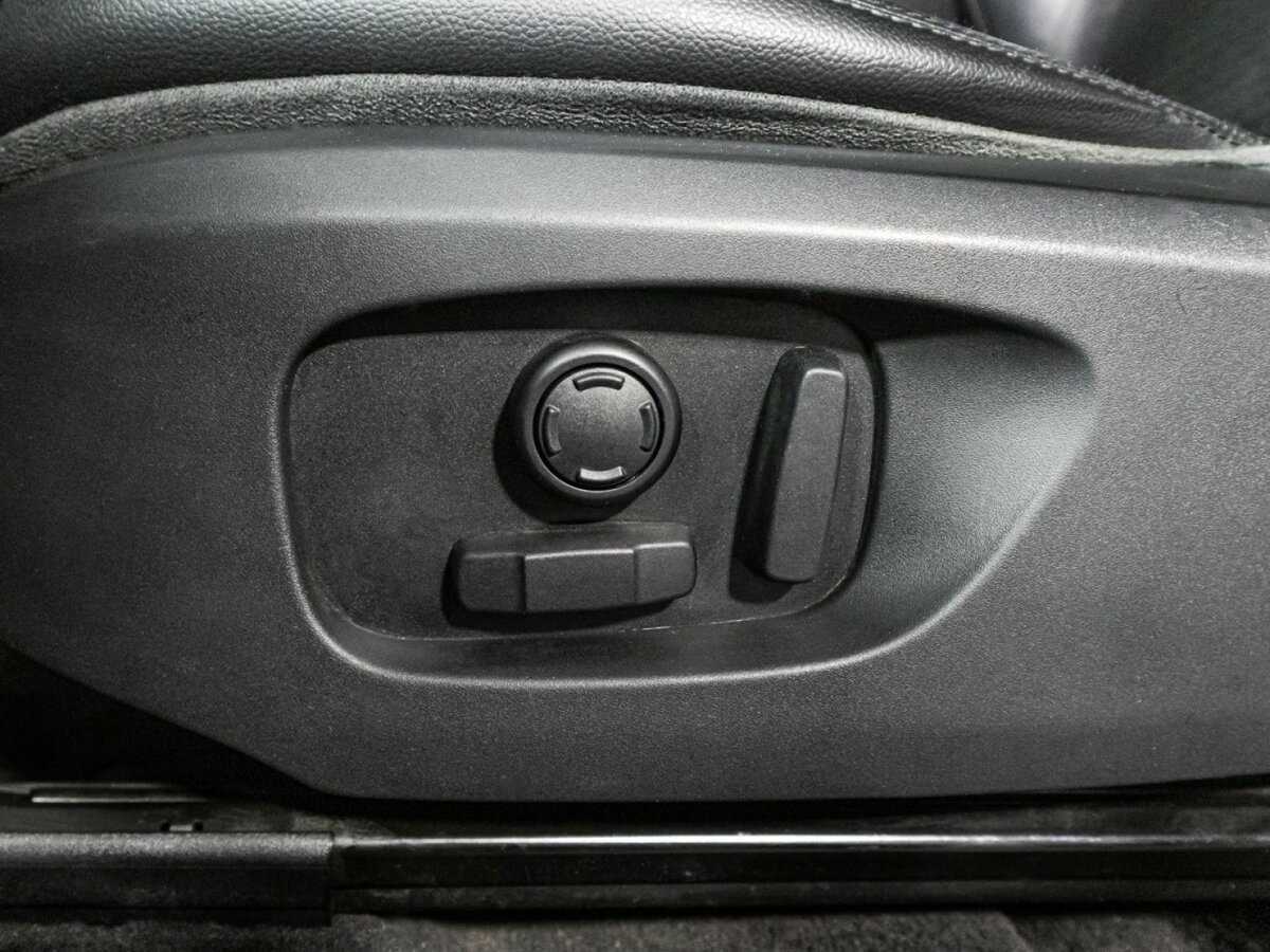 Land Rover Discovery Sport с пробегом — 2015 год. Фото: #17