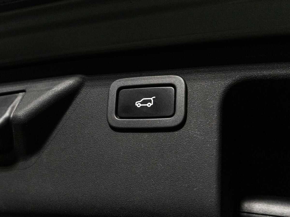 Land Rover Discovery Sport с пробегом — 2015 год. Фото: #19