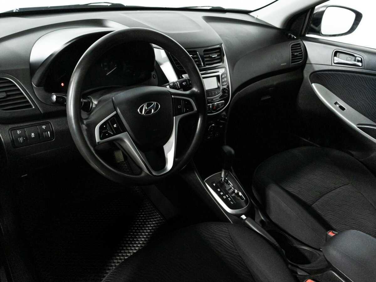 Hyundai Solaris с пробегом — 2011 год. Фото: #10