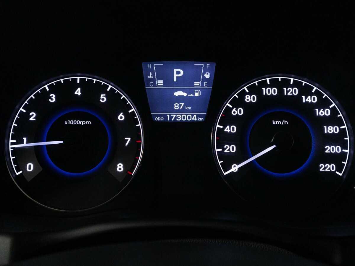 Hyundai Solaris с пробегом — 2011 год. Фото: #11