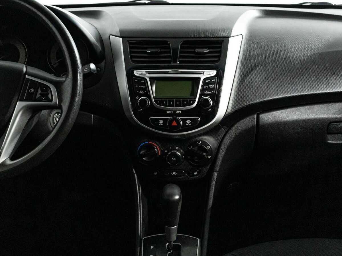 Hyundai Solaris с пробегом — 2011 год. Фото: #13