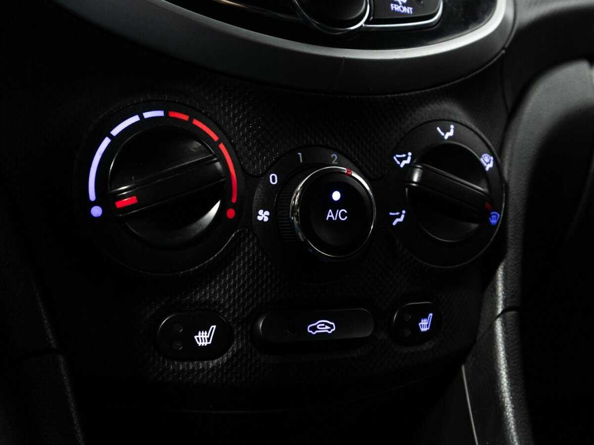 Hyundai Solaris с пробегом — 2011 год. Фото: #14