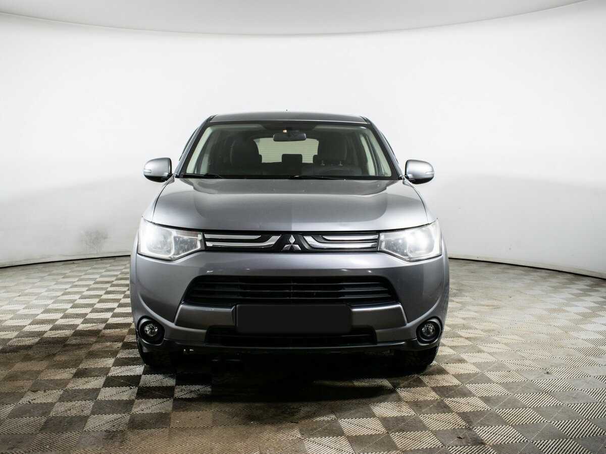 Mitsubishi Outlander с пробегом — 2012 год. Фото: #1
