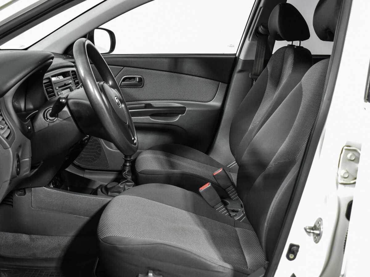 Kia Rio с пробегом — 2010 год. Фото: #9