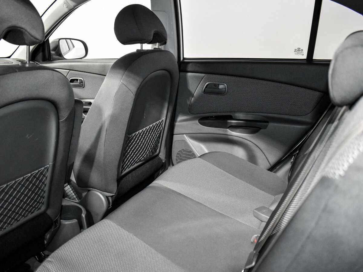 Kia Rio с пробегом — 2010 год. Фото: #11