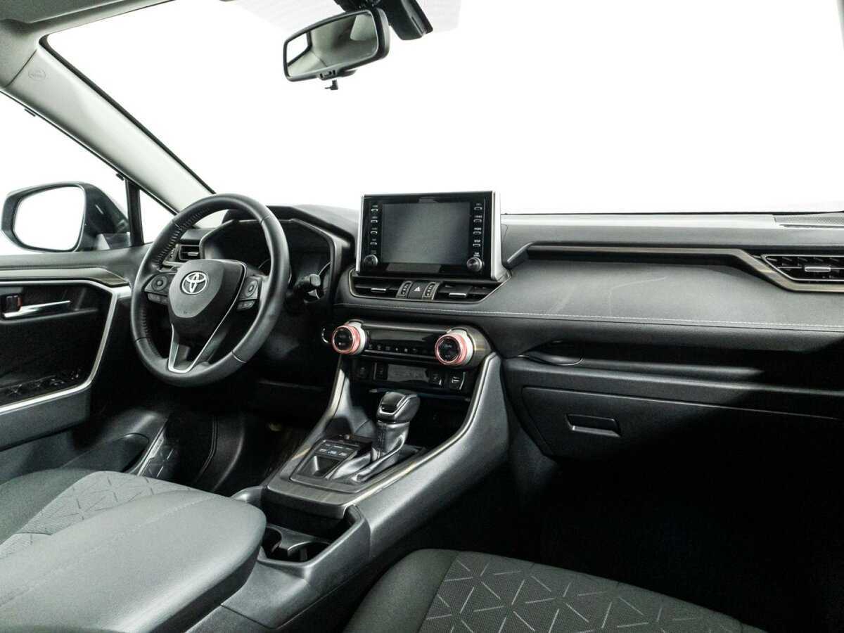 Toyota RAV4 с пробегом — 2021 год. Фото: #8