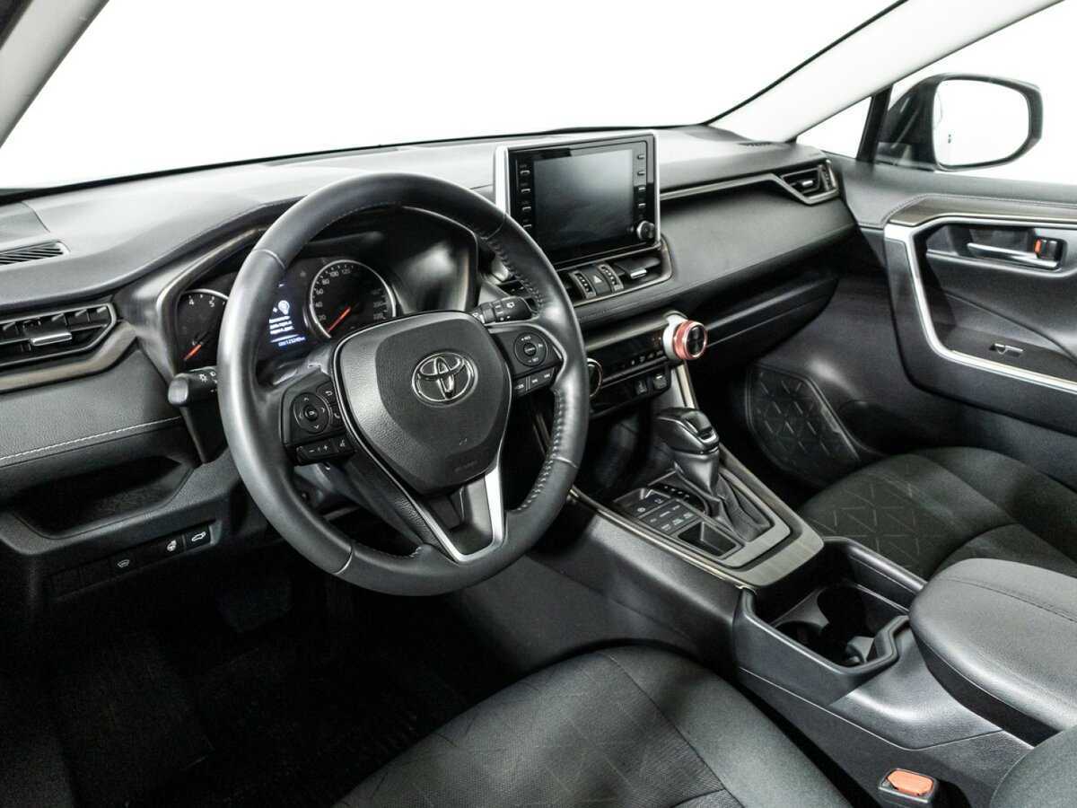 Toyota RAV4 с пробегом — 2021 год. Фото: #10