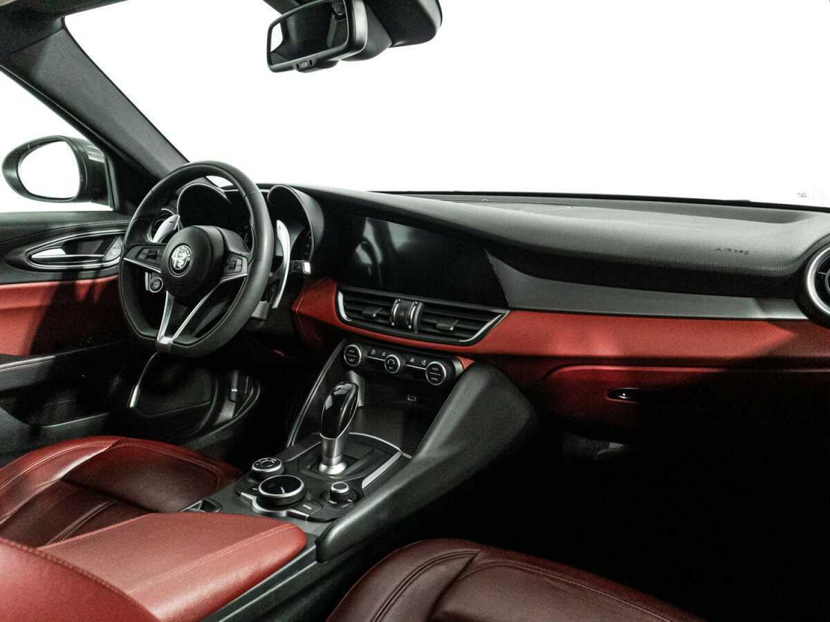 Alfa Romeo Giulia с пробегом — 2019 год. Фото: #8