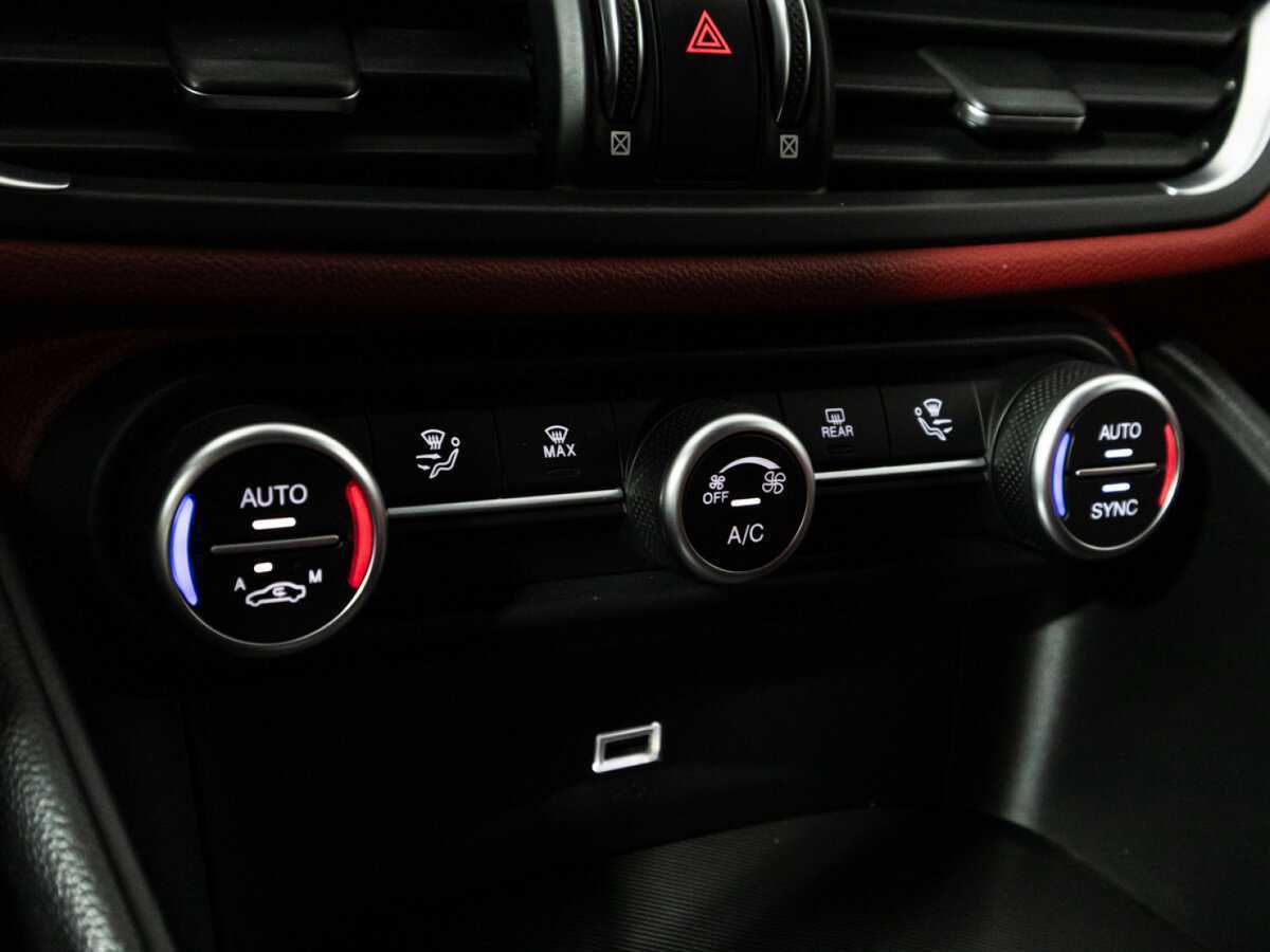 Alfa Romeo Giulia с пробегом — 2019 год. Фото: #16