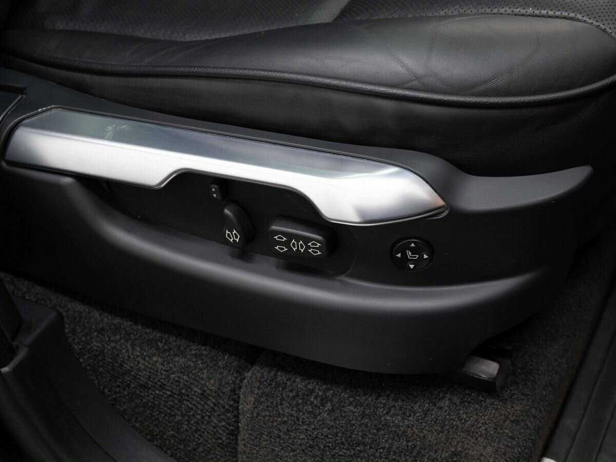 Land Rover Range Rover с пробегом — 2012 год. Фото: #12