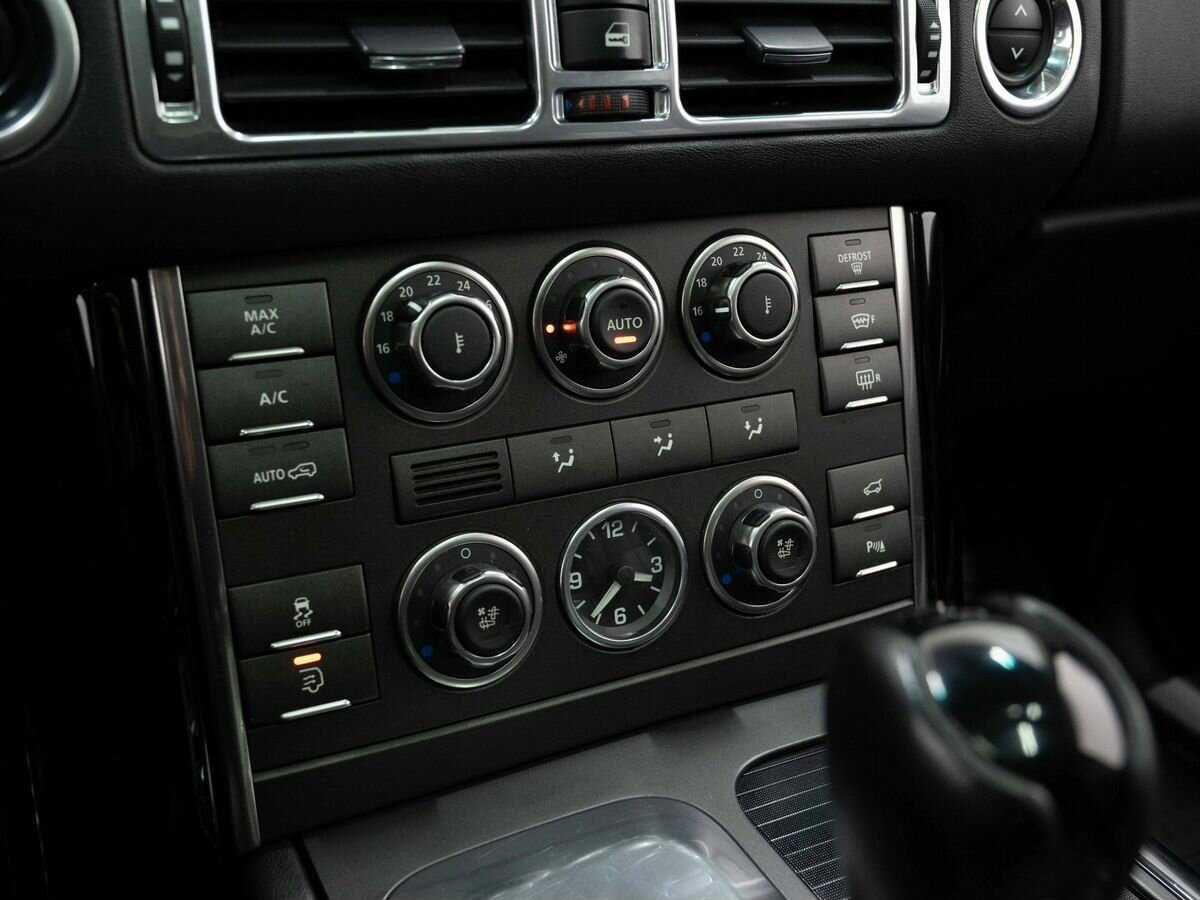 Land Rover Range Rover с пробегом — 2012 год. Фото: #17