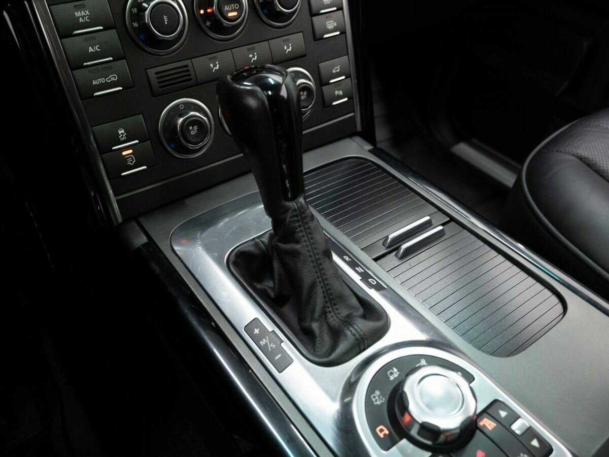 Land Rover Range Rover с пробегом — 2012 год. Фото: #18