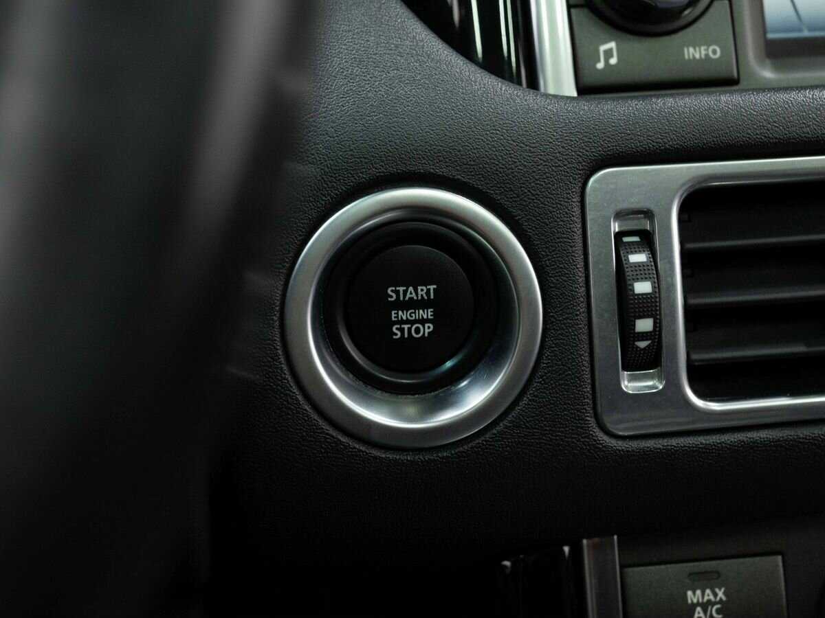 Land Rover Range Rover с пробегом — 2012 год. Фото: #19