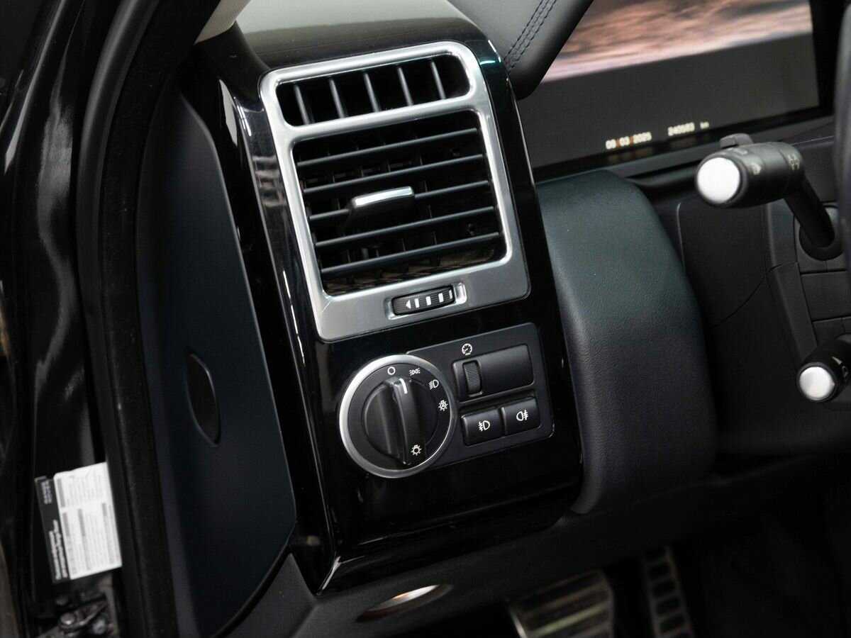 Land Rover Range Rover с пробегом — 2012 год. Фото: #20